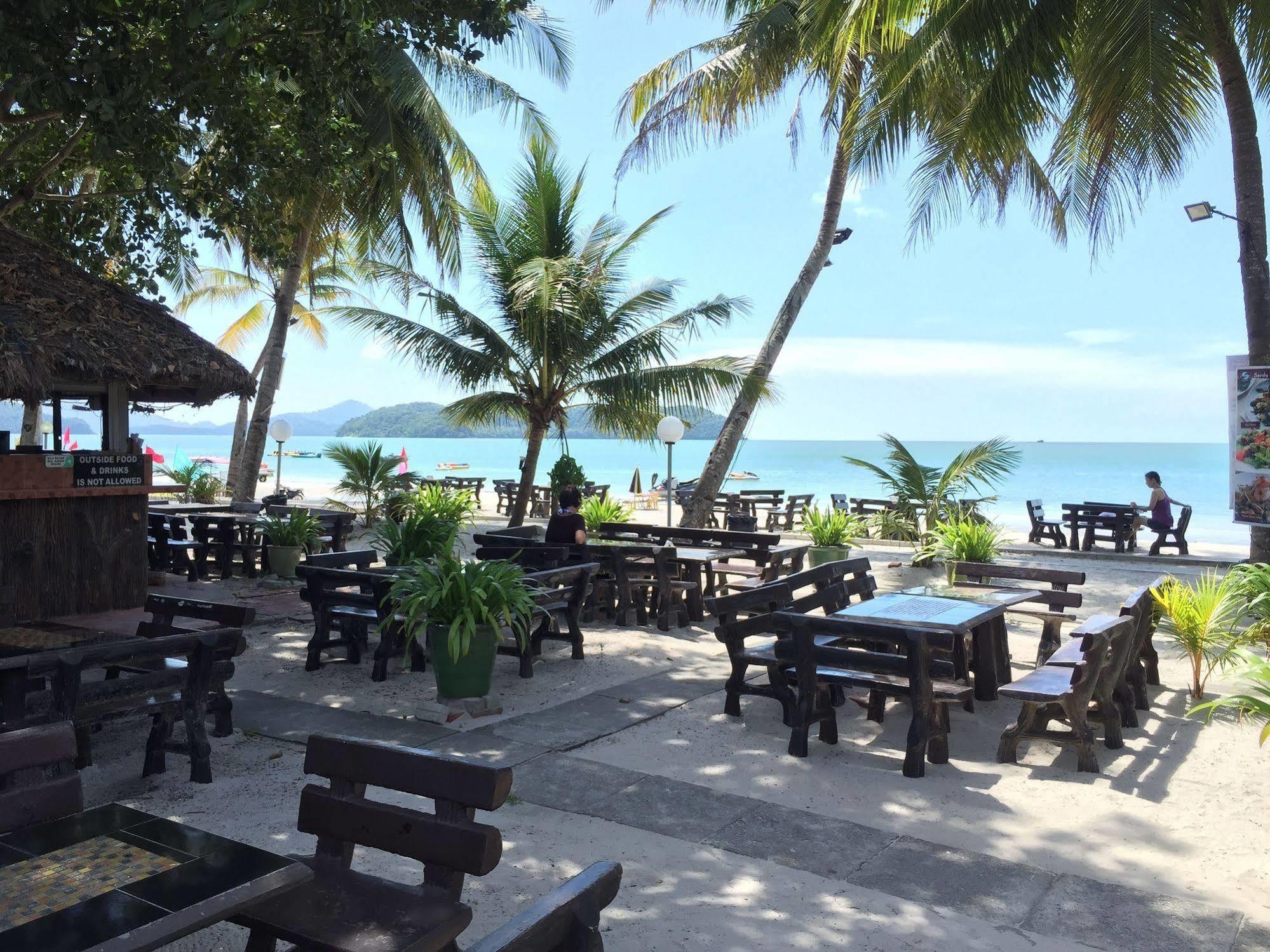 Sandy Beach Resort By Casa Loma Pantai Cenang  Esterno foto