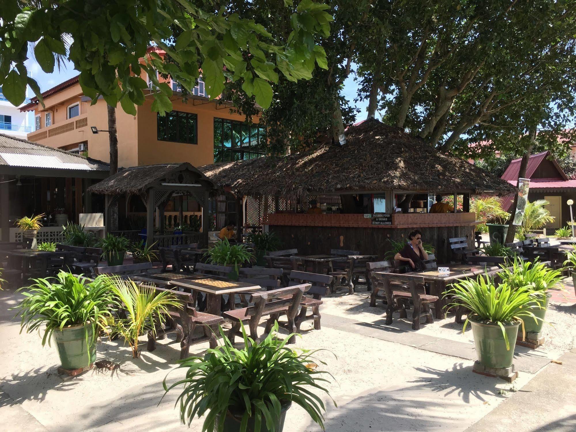Sandy Beach Resort By Casa Loma Pantai Cenang  Esterno foto